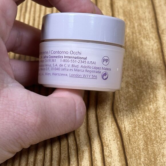 Jafra Time Protector Eye Cream 0.5 Oz 15 ml - Picture 4 of 11